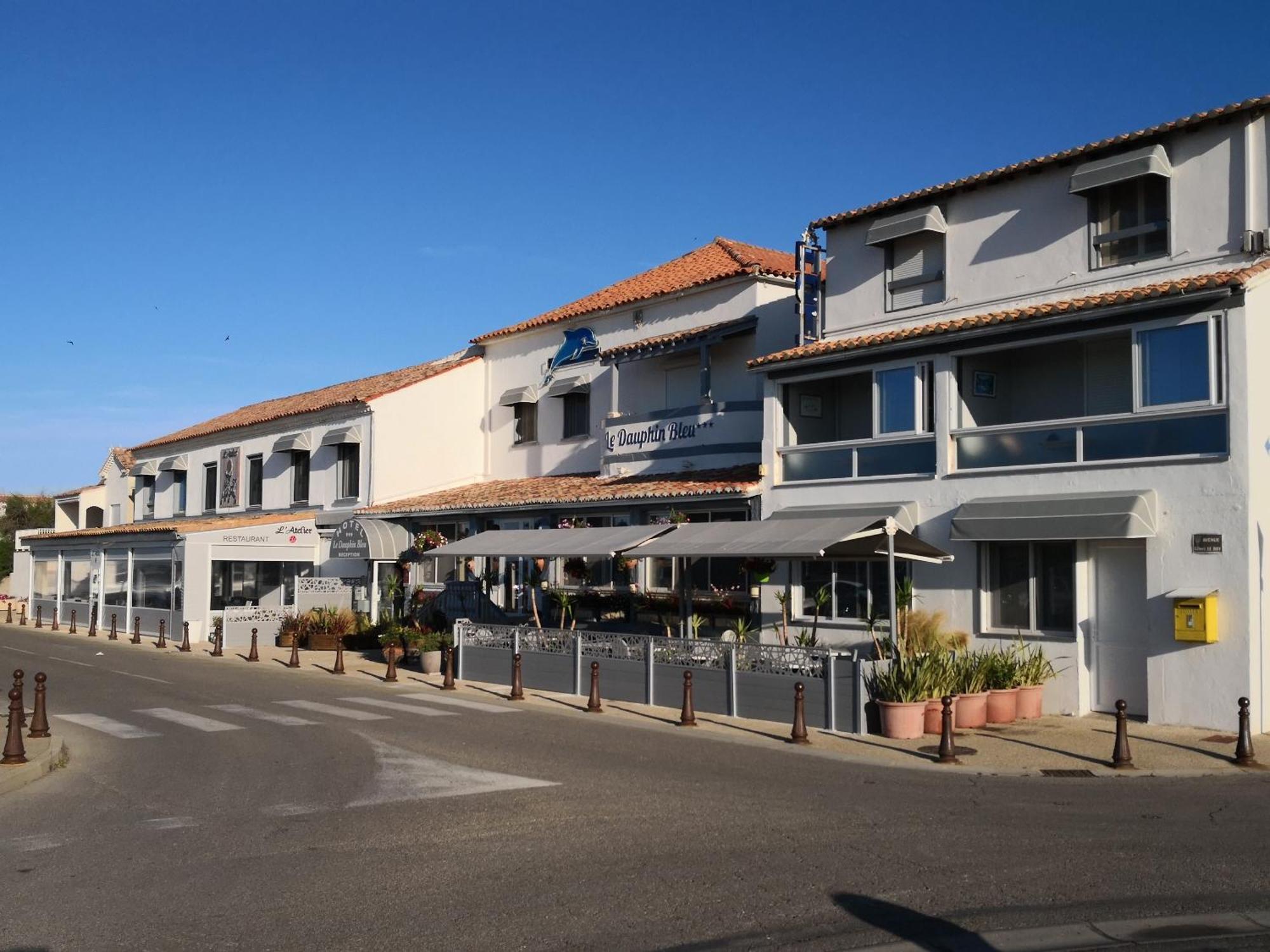 Le Dauphin Bleu Hotel Saintes-Maries-de-la-Mer Bagian luar foto
