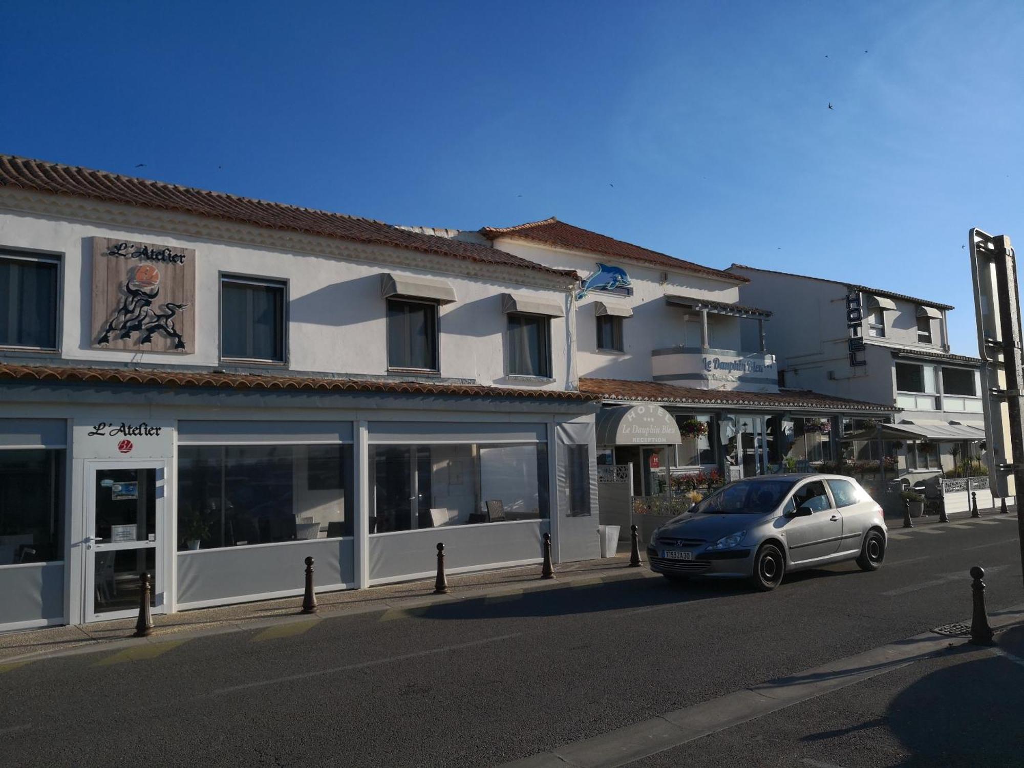 Le Dauphin Bleu Hotel Saintes-Maries-de-la-Mer Bagian luar foto