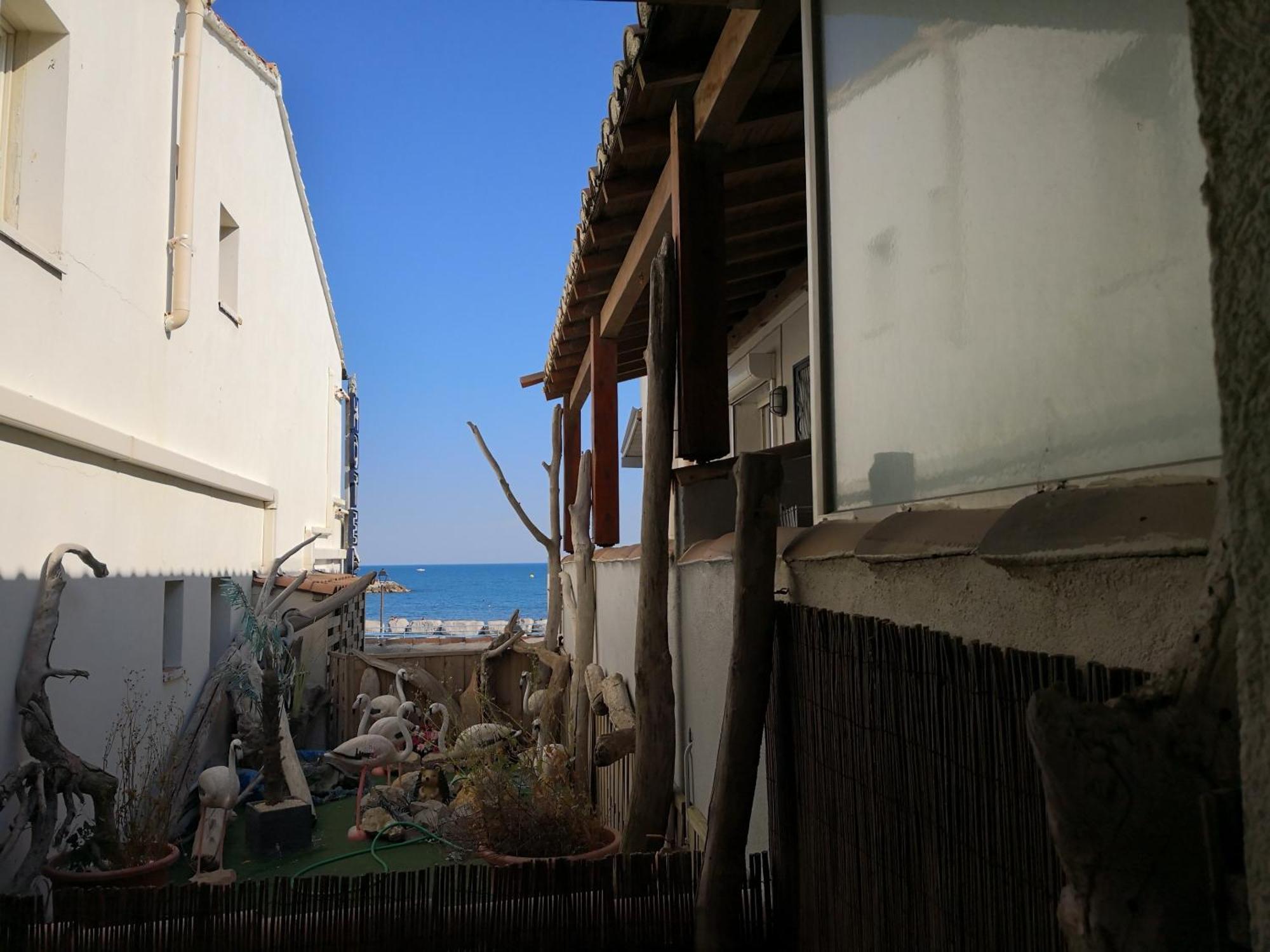 Le Dauphin Bleu Hotel Saintes-Maries-de-la-Mer Ruang foto