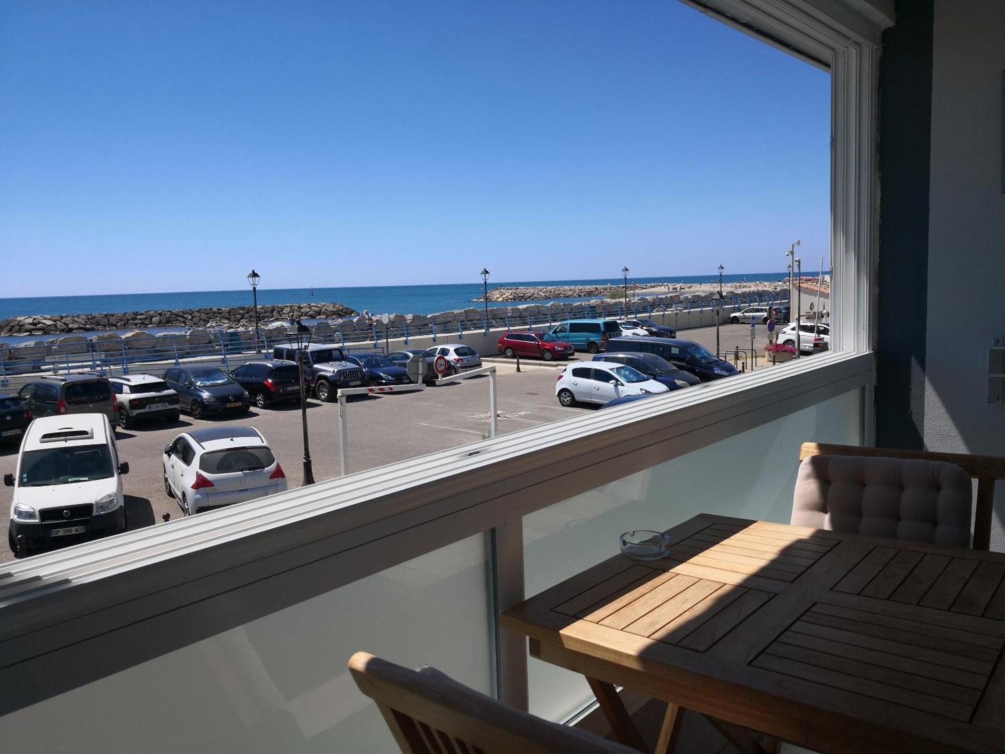 Le Dauphin Bleu Hotel Saintes-Maries-de-la-Mer Ruang foto