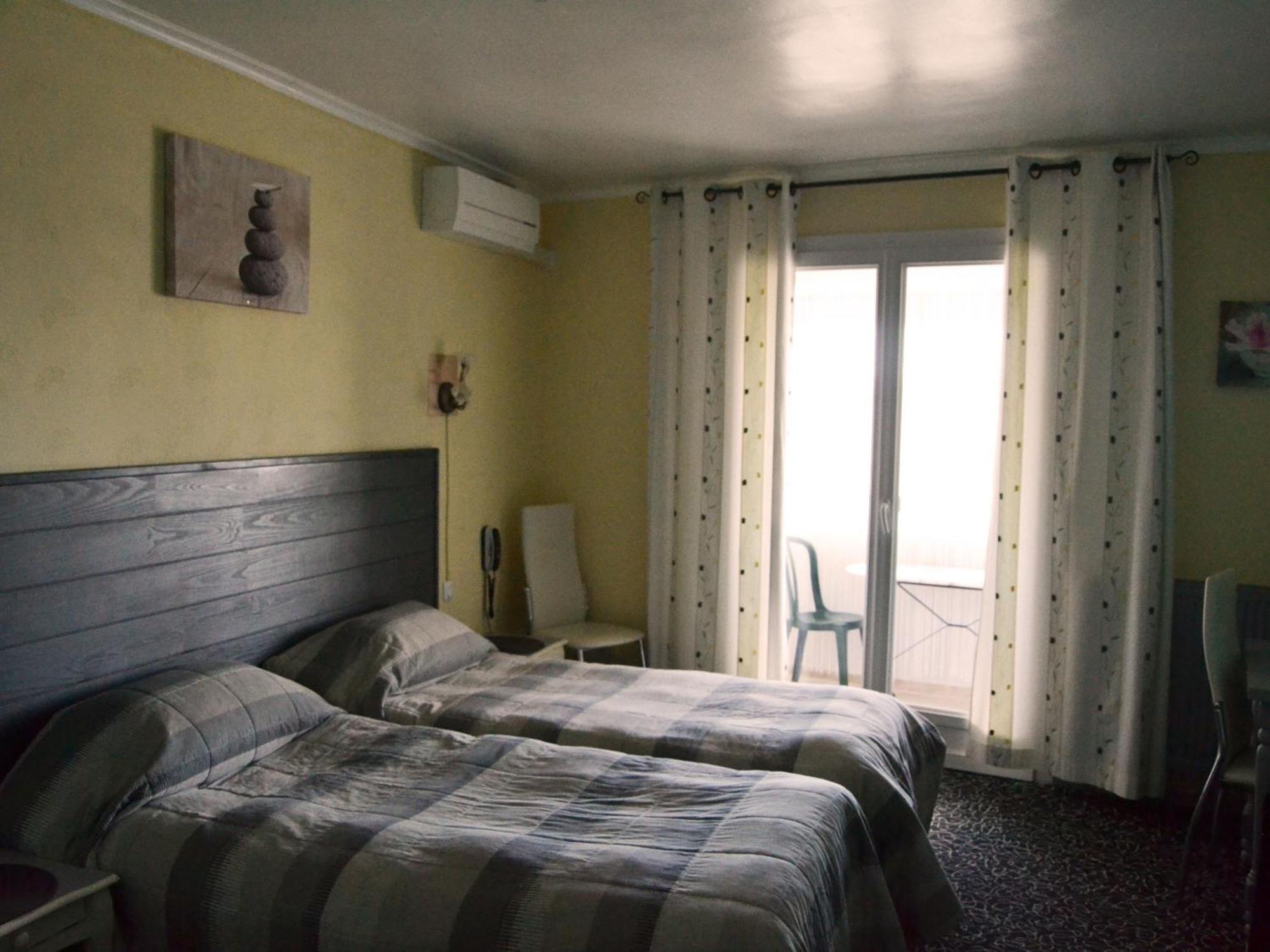Le Dauphin Bleu Hotel Saintes-Maries-de-la-Mer Ruang foto
